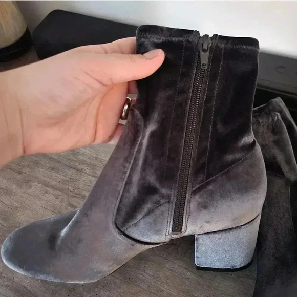 Ivanka Trump velvet ancle boots - Picture 7 of 10